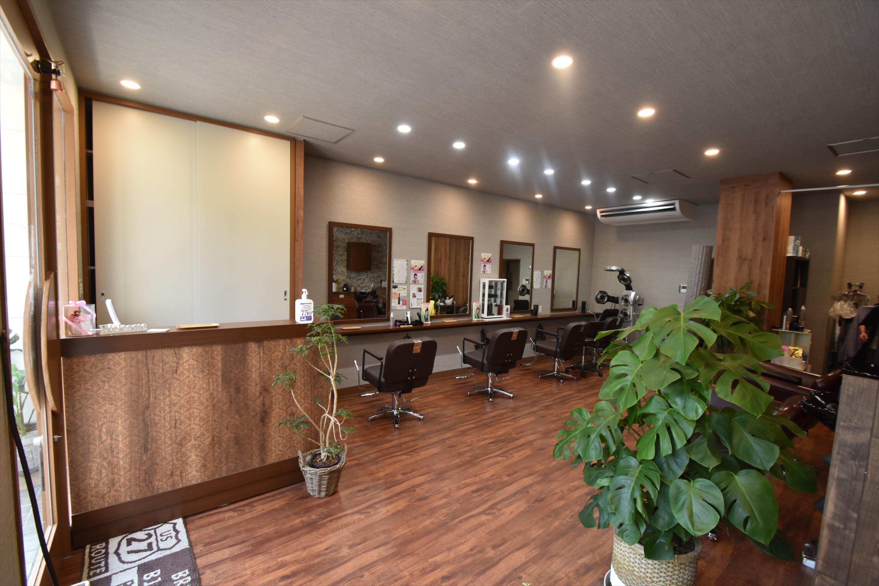 オープンしたばかりの綺麗な店内